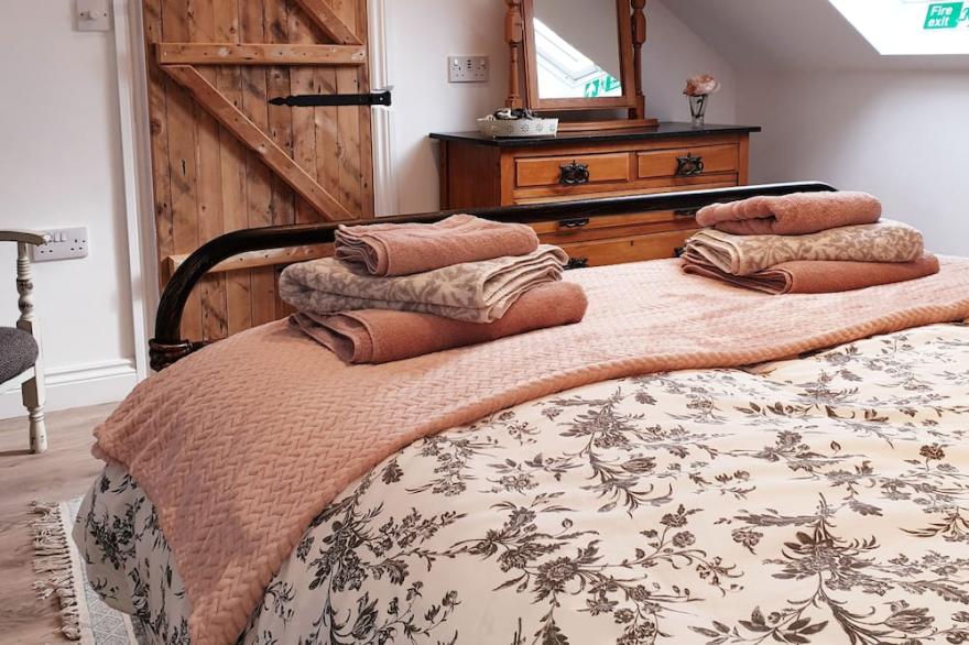 Aquila Cottage; Cosy cottage for 2 on Hadrians Wall. Log Burner. Adults Only.