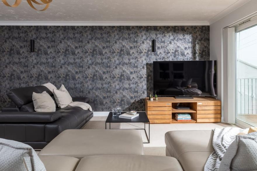 Southend, Riverside -  a detached house that sleeps 8 guests  in 4 bedrooms