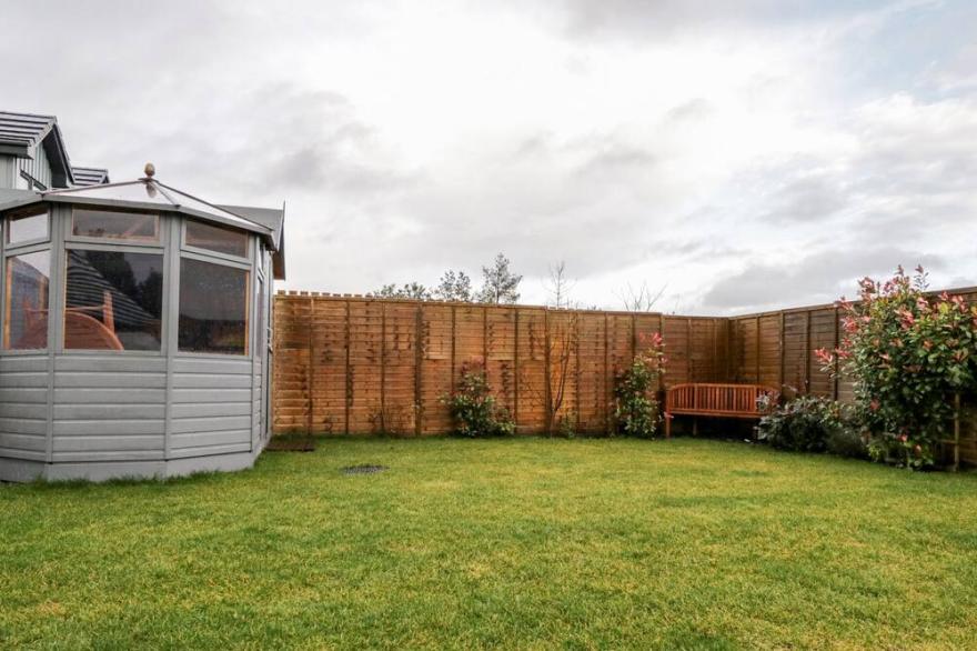 SKOGLENDI, pet friendly, character holiday cottage in Boat Of Garten