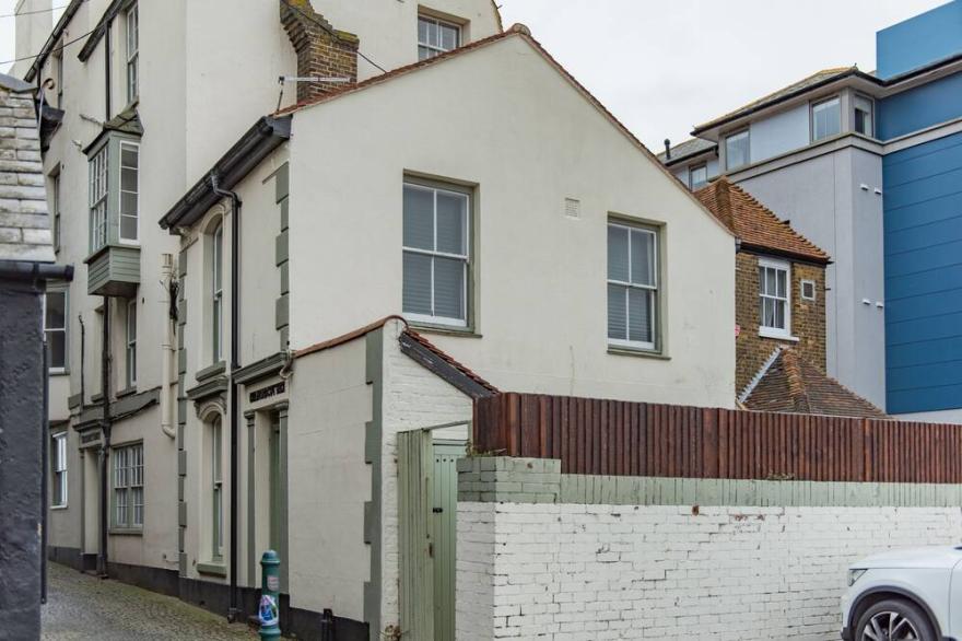 Beautiful sea view apartment overlooking Deal Pier