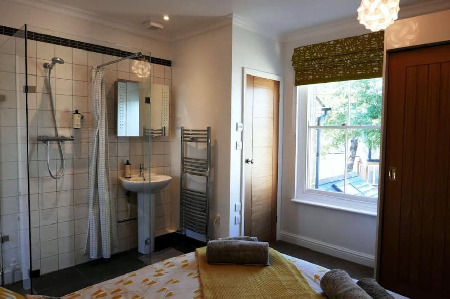Sunny Apartment 10 minutes walk to Historic City (31 nights maximum stay)