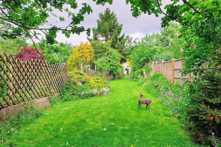 Gorgeous Thornton-le-Dale 2 Bedroom Cottage & Garden, Cosy Family Friendly, WIFI