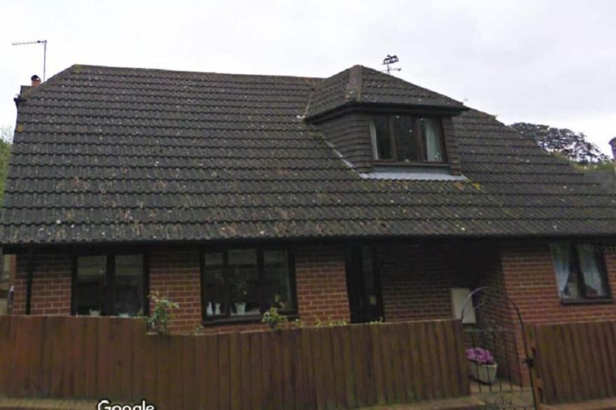 Chalet Bungalow in Poltimore village - near Exeter