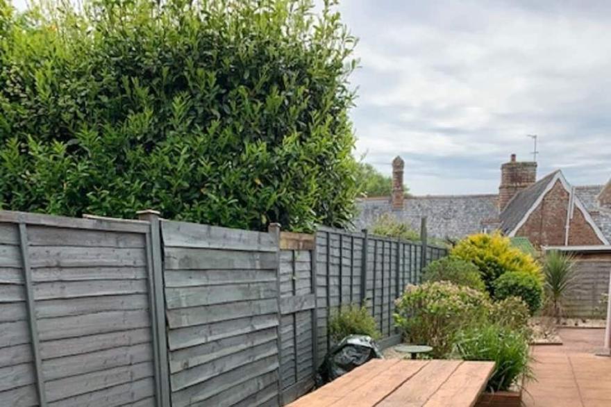 Chalet Bungalow in Poltimore village - near Exeter