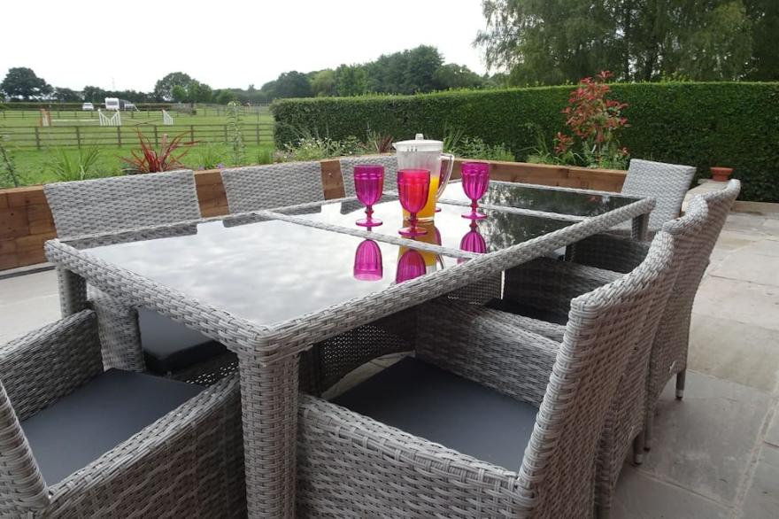 ***SINGLE STOREY HOUSE SLEEPS 8 on Red House Estate with seasonal pool***
