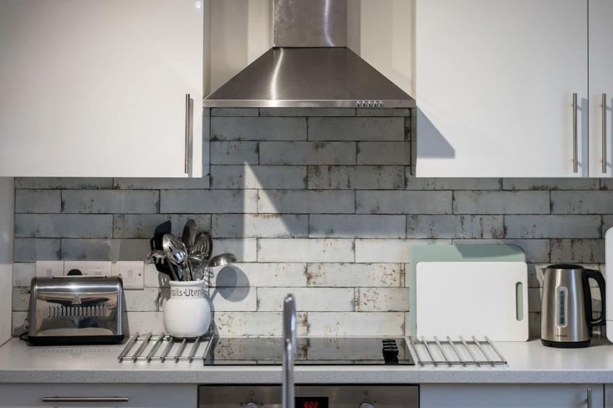 TY WENDY, country holiday cottage in Pembroke Dock