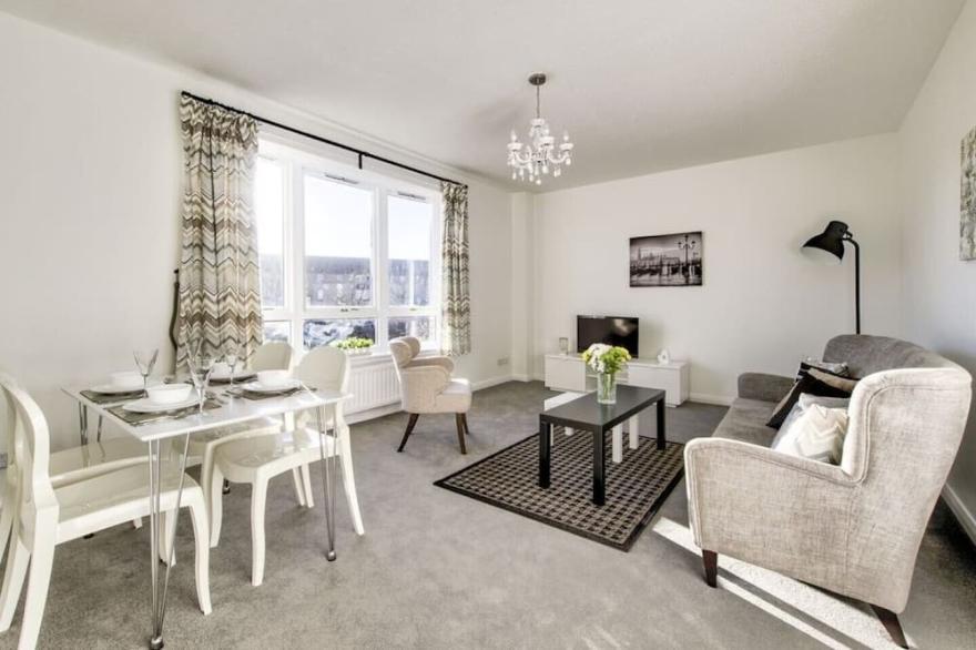 Walk to vibrant Merchant City from a tranquil Glasgow apartment