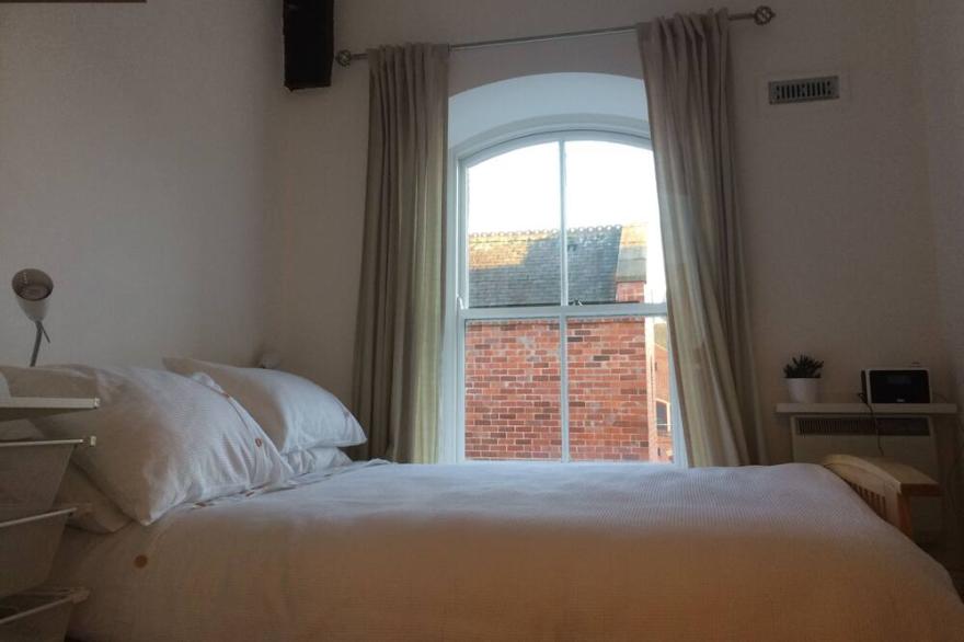 Stylish 2 Bedroom Riverside Apartment Within the Old City Walls of York