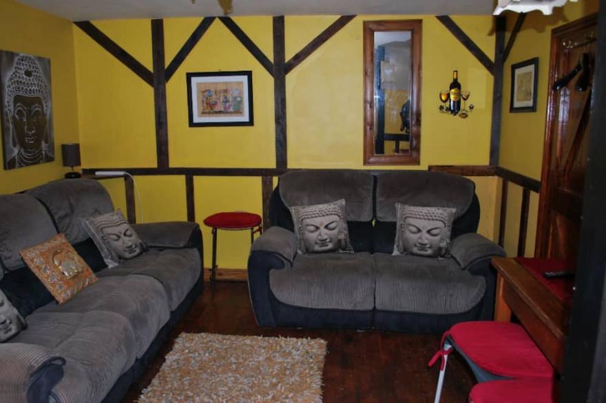 COTTAGE SLEEPING 12 S/C. B&B<br>ADJOINING FOX COVERT PUB YARM