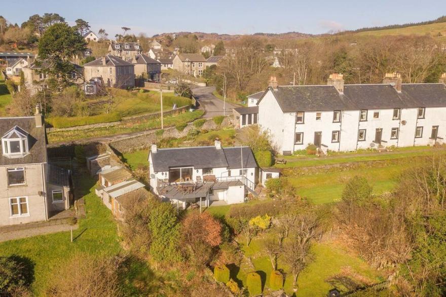 Quiet village location with stunning loch views, sleeps 6