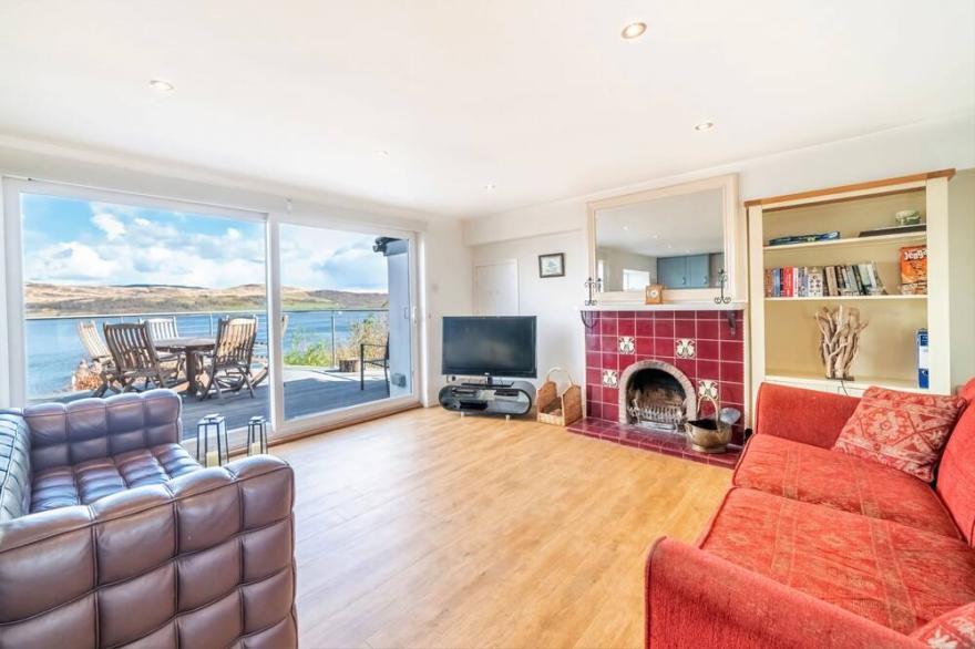 Quiet village location with stunning loch views, sleeps 6
