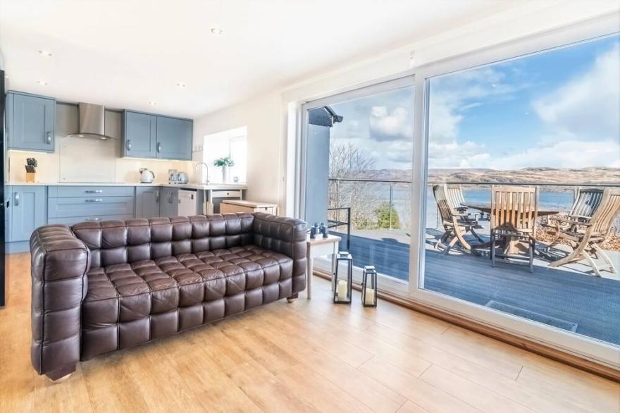 Quiet village location with stunning loch views, sleeps 6