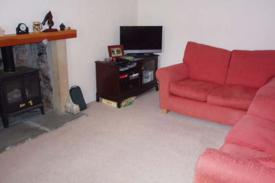 Traditional Cottage with large garden and patio, Near harbour