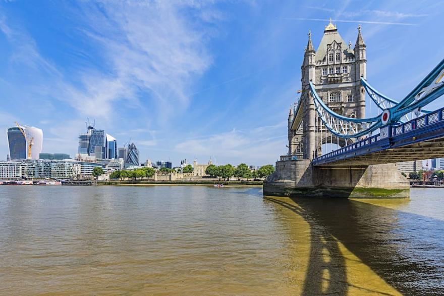 Modern 2 bed apartment near Tower of London