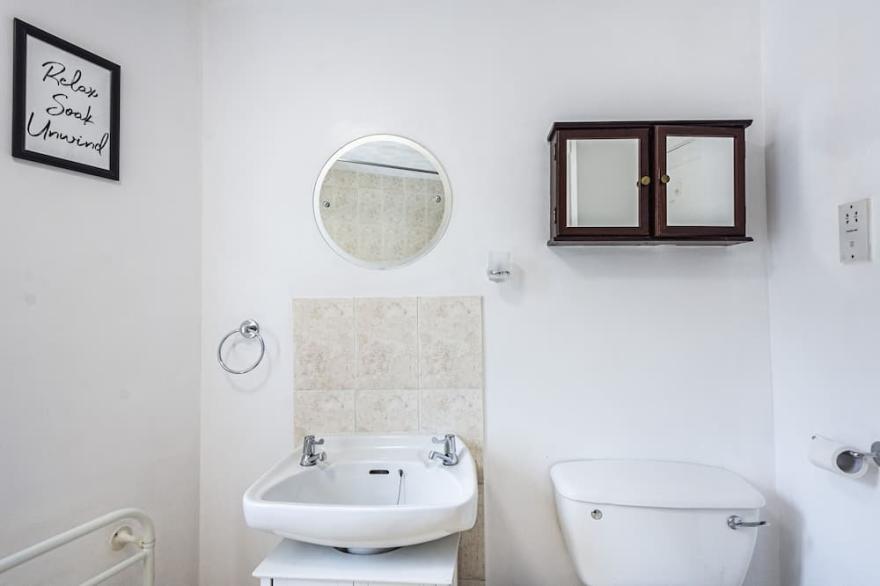 Modern 2 bed apartment near Tower of London
