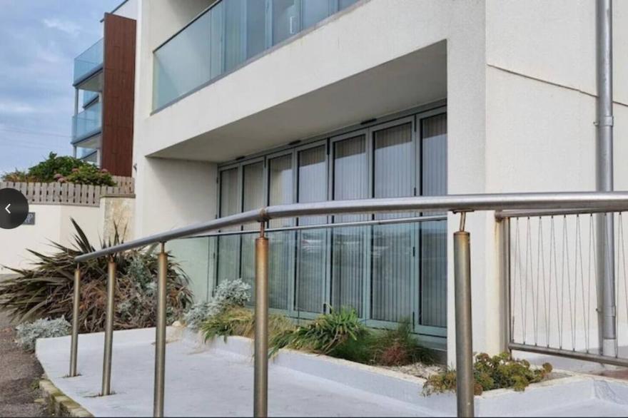 Apartment with stunning views overlooking the Atlantic Sleeps 4