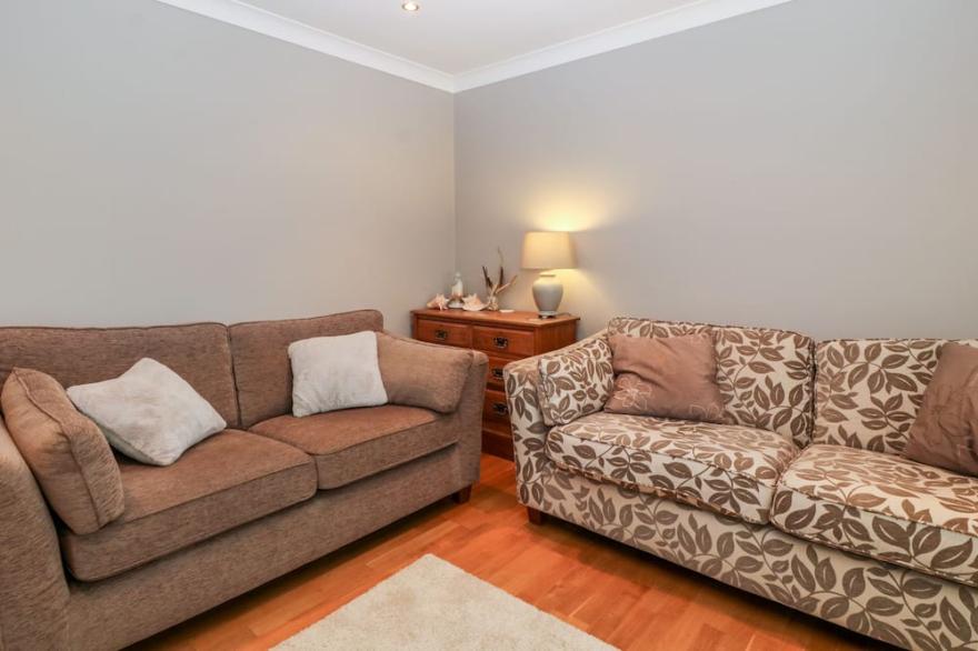 10 PEN LLANW TIDES REACH, pet friendly in Rhosneigr