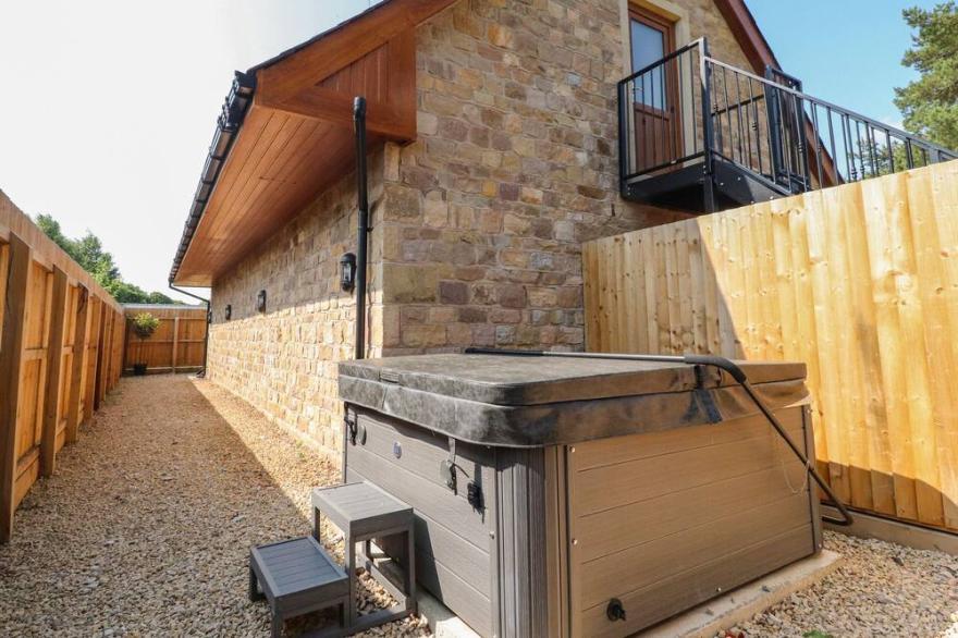 MEADOW, pet friendly, with hot tub in Scorton