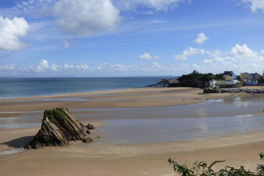 8 THE CLICKETTS, pet friendly, country holiday cottage in Tenby