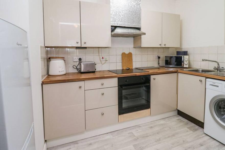 8 THE CLICKETTS, pet friendly, country holiday cottage in Tenby