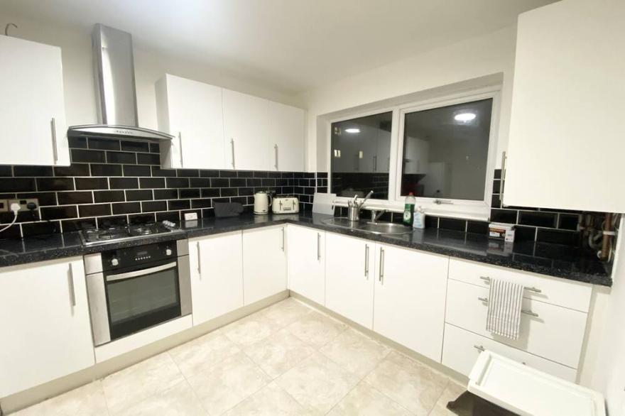 ThePropertyFocus - Stylish Comfy Stay
