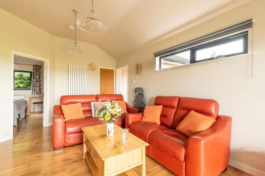 Bluebell Lodge - Sleeps 4/5 with Private Hot Tub