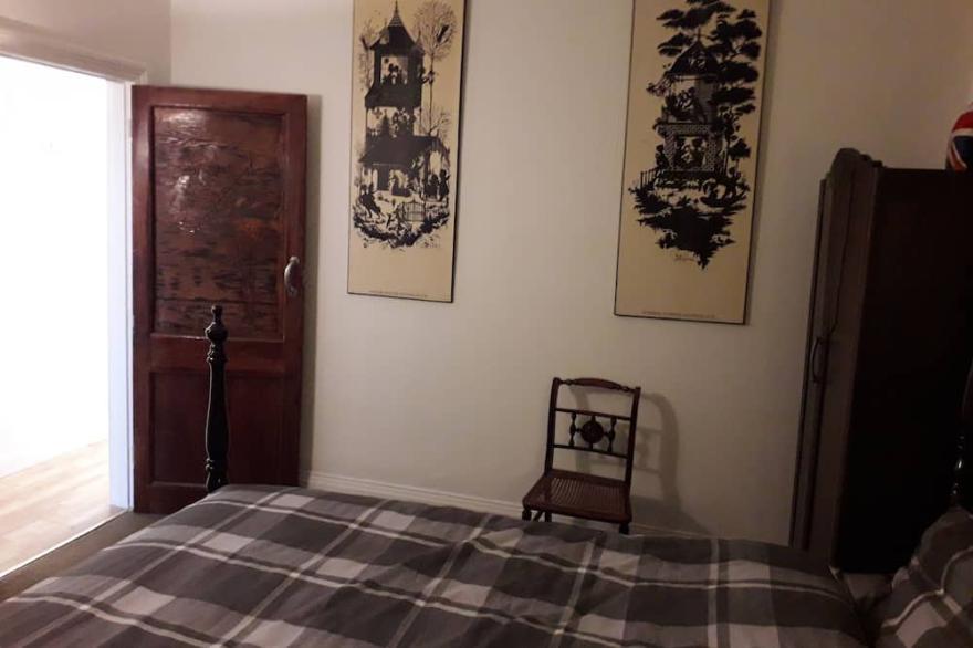 4 Bed period house with hot tub and great transport