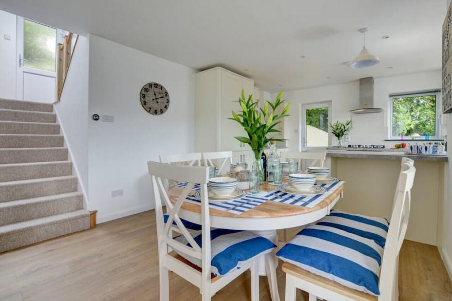 Autumn Leaves - Four Bedroom House, Sleeps 6