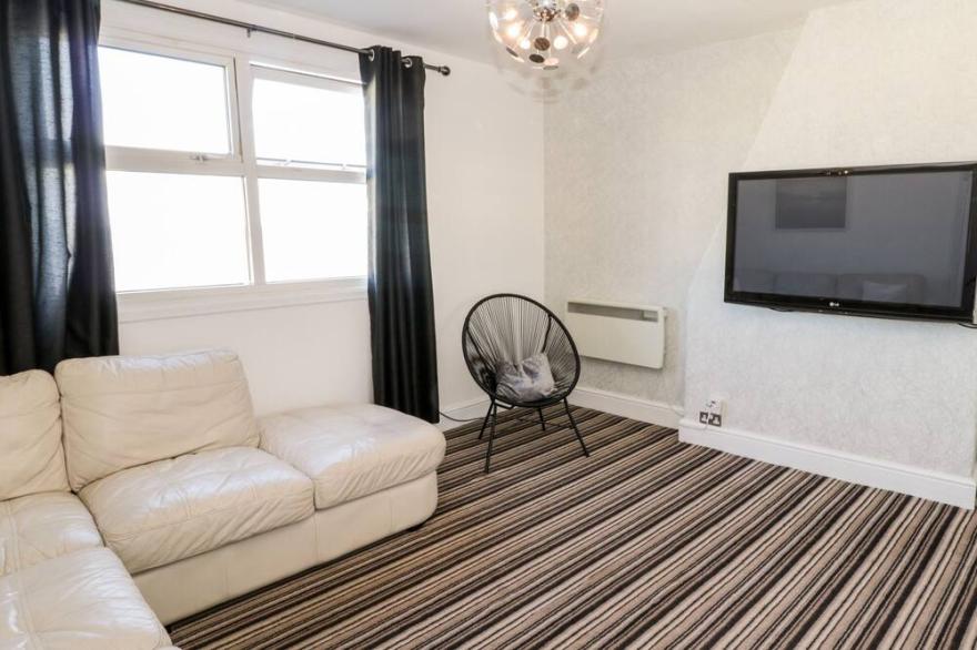 MOWBRAY 9, pet friendly, country holiday cottage in Bridlington