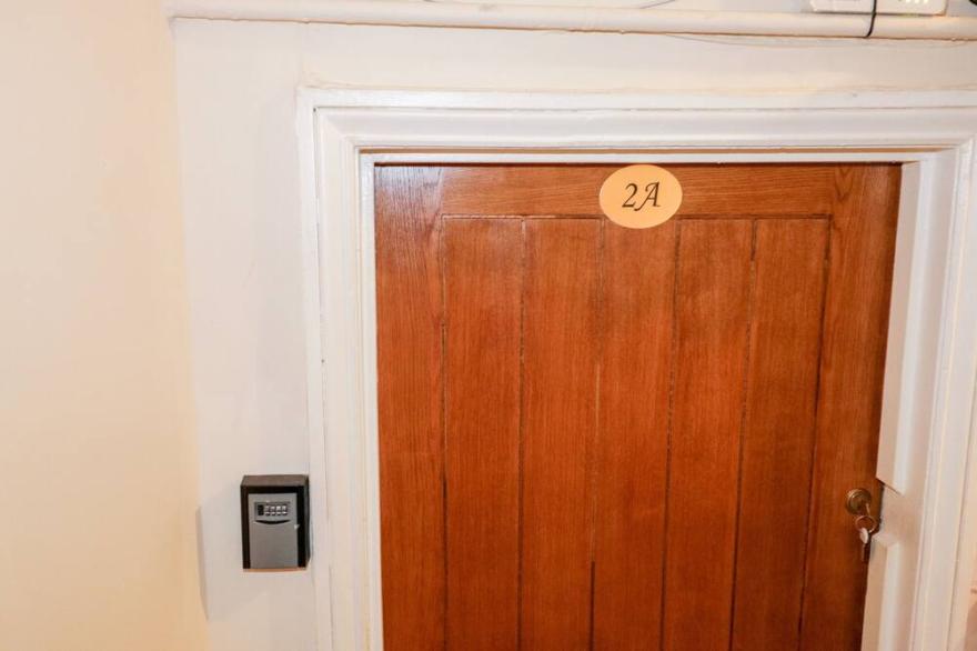 MOWBRAY 6, pet friendly, country holiday cottage in Bridlington