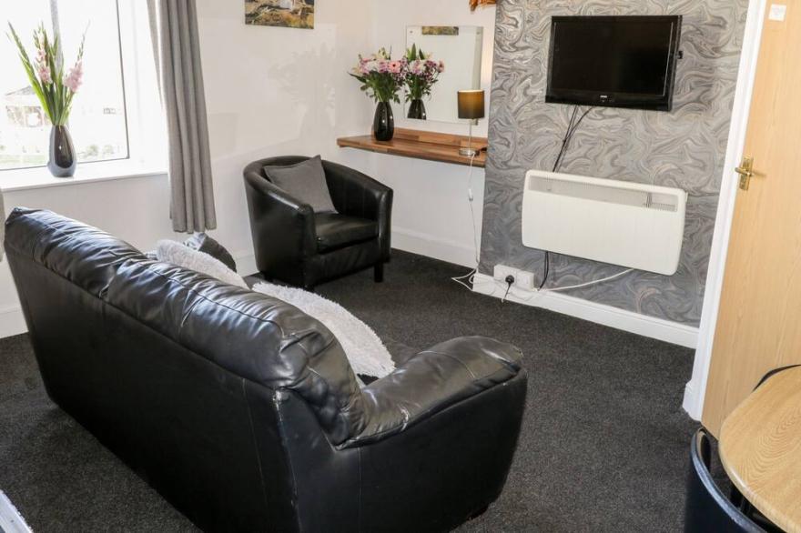 MOWBRAY 6, pet friendly, country holiday cottage in Bridlington