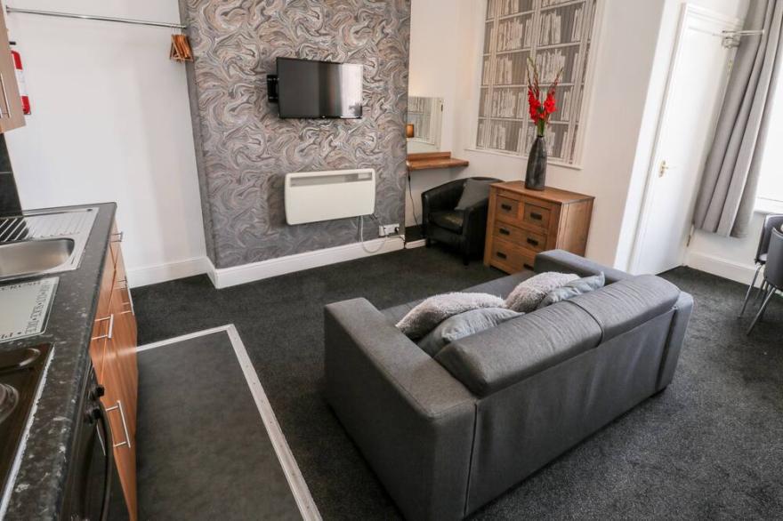 MOWBRAY 3, pet friendly, country holiday cottage in Bridlington