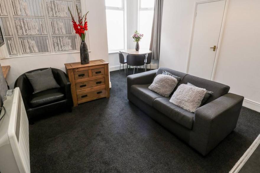 MOWBRAY 3, pet friendly, country holiday cottage in Bridlington