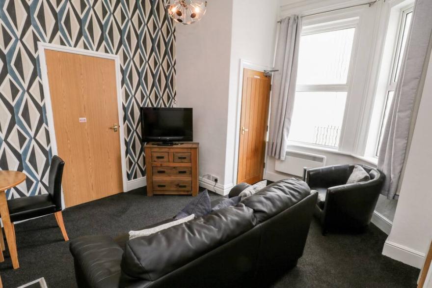 MOWBRAY 1, pet friendly, country holiday cottage in Bridlington