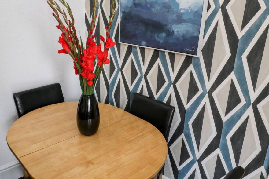 MOWBRAY 1, pet friendly, country holiday cottage in Bridlington