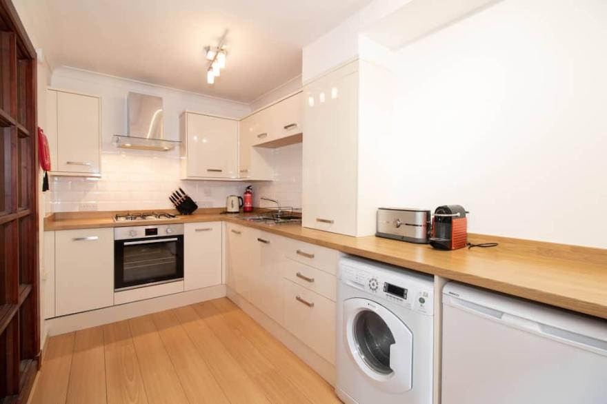 Greyfriars Court - Merchant City, Parking available
