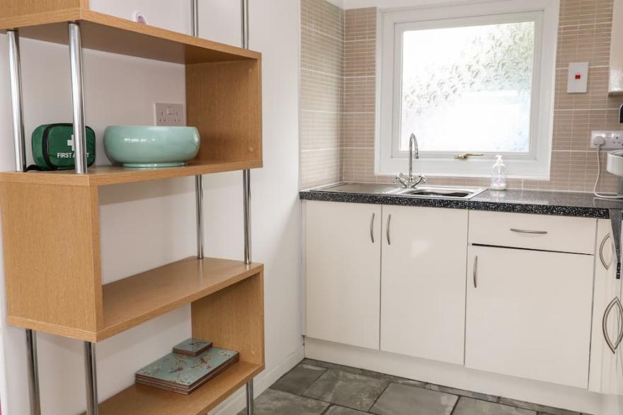 JAKE'S PLACE, pet friendly, with pool in Bucks Cross, Bideford