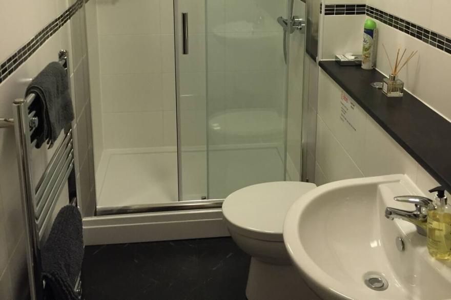 Spotless, Bright 2 Double Bed with Period features