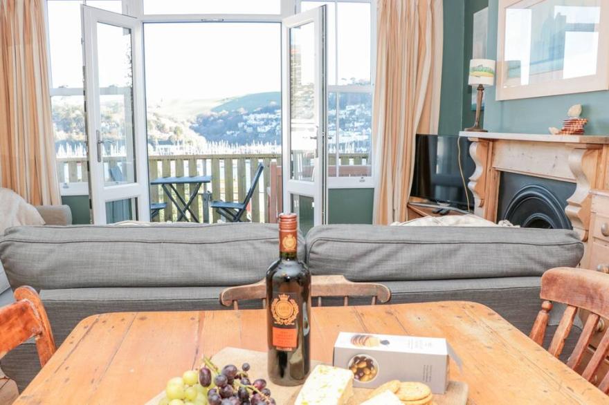 19 ABOVE TOWN, character holiday cottage in Dartmouth