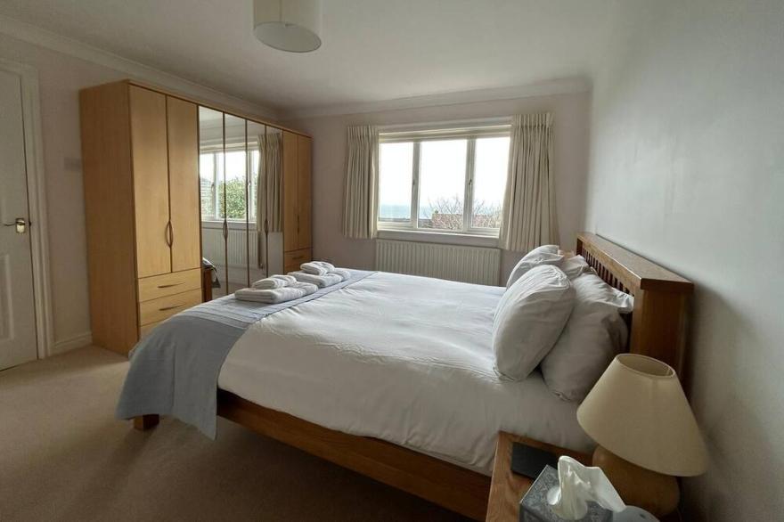 No.48 Falmouth - 10 minutes walk to the beach