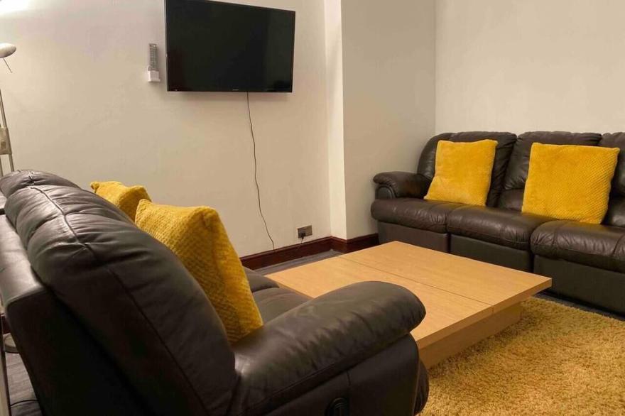 Cosy 2 Bed Flat 1 in Swansea - Home away from Home