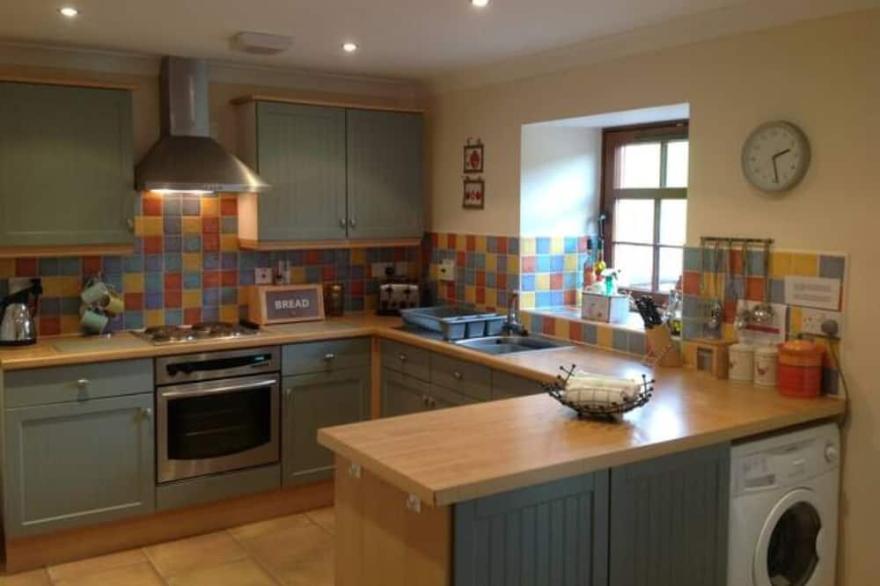 Beautifully Converted Mews Cottage Offering Highest Level of Comfort & Style