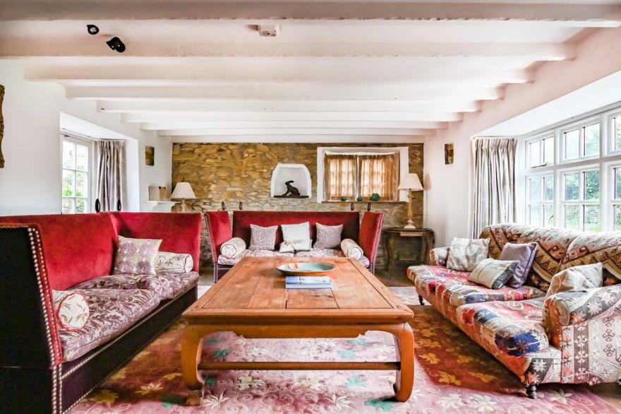 Riverside alfresco retreat with sauna & hot tub, beautiful private estate, Devon