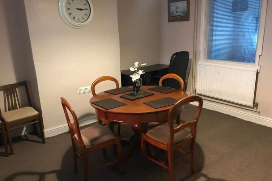 3 bed house, 5 mins walk from Taunton town centre
