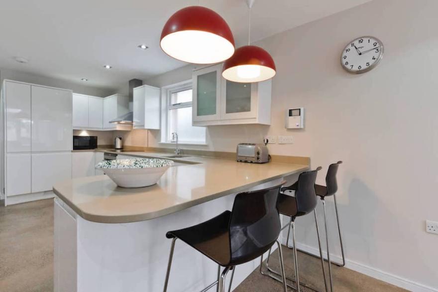 Well-appointed 3 Bedroom West-London House (max 6 people)