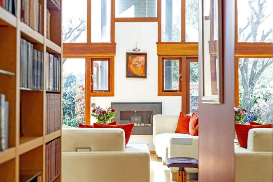 Stunning house in Roehampton near Putney. Good transport.
