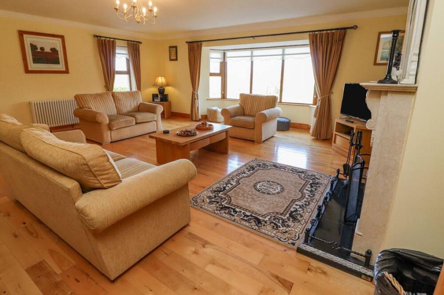 KISSANE'S COTTAGE, family friendly in Beaufort, County Kerry
