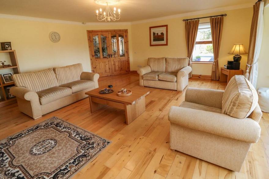 KISSANE'S COTTAGE, family friendly in Beaufort, County Kerry