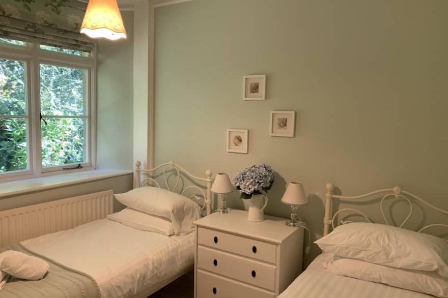 BRUNT HOW, pet friendly, with open fire in Ambleside