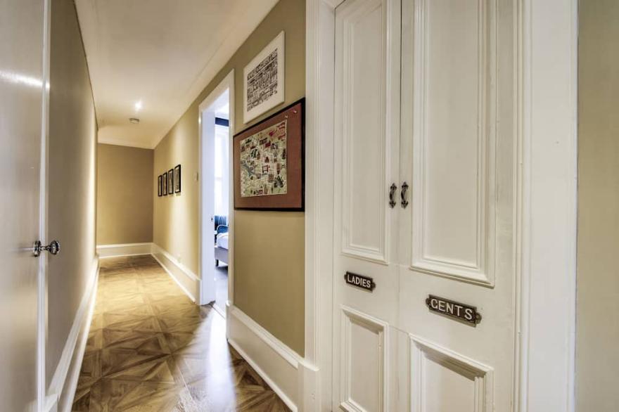 Brand New and Funky Glasgow West End Apartment Sleeps 2/4